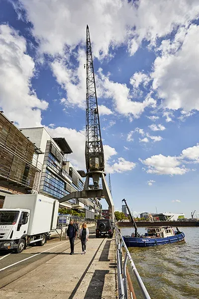  QR-Punkt 33 Elbkaihaus und Kräne 