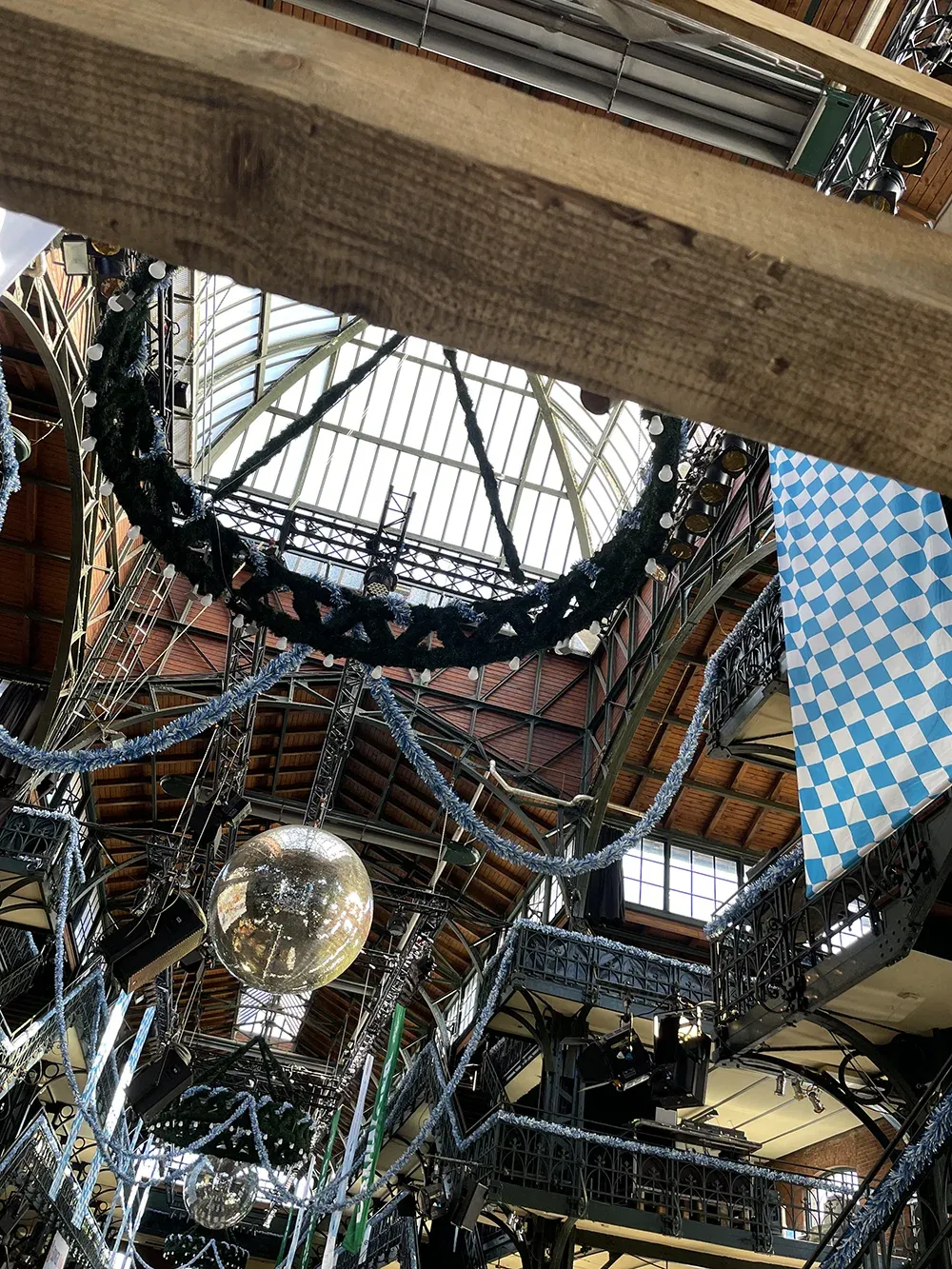 Wiesn-Gaudi auf der Elbmeile