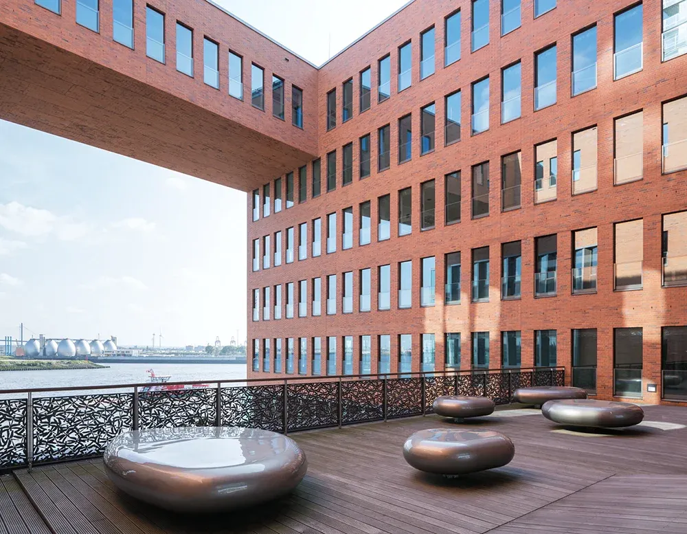 B&L Gruppe auf der elbmeile