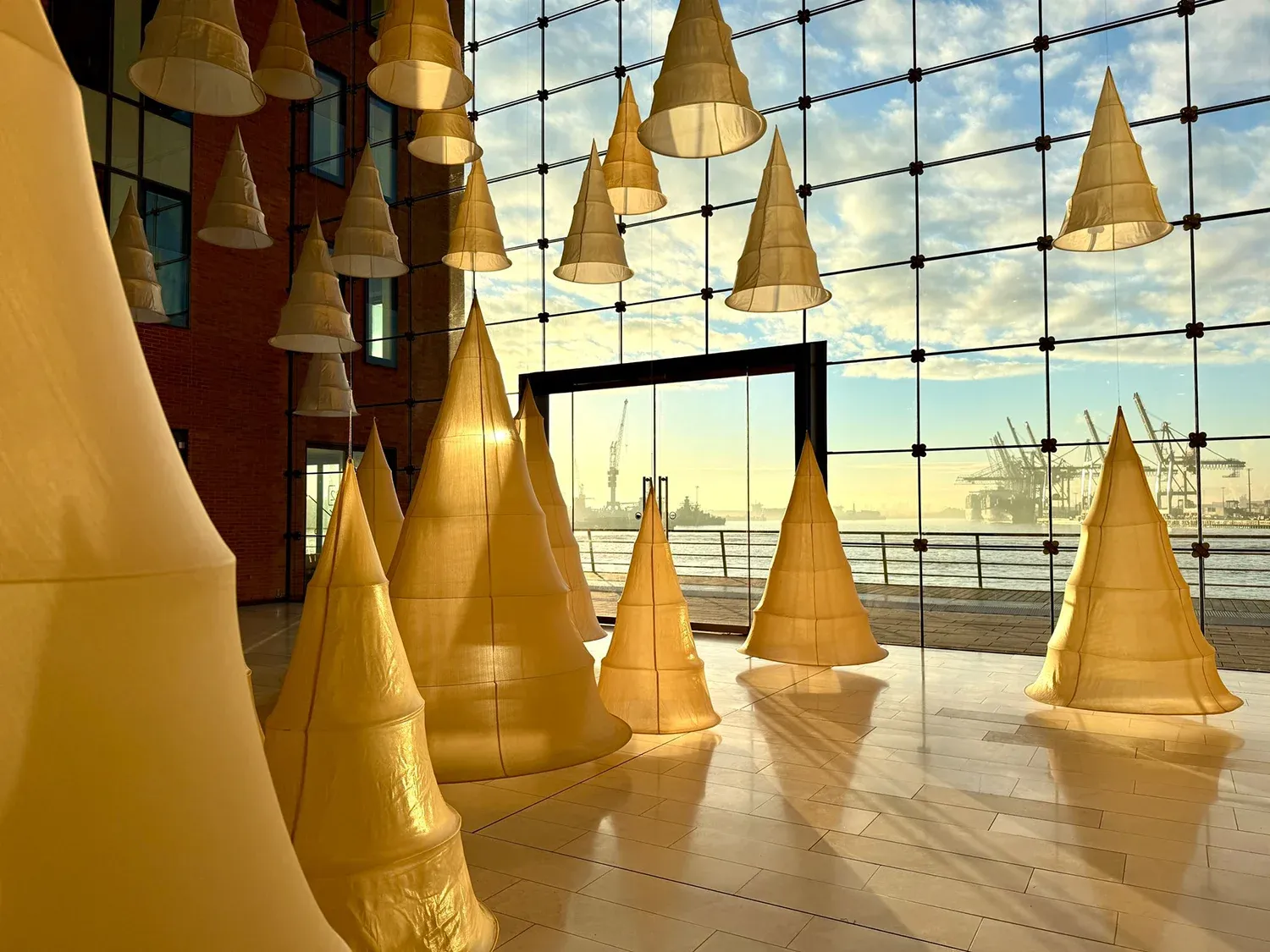 Cosmic Trees - Weihnachts Deko auf der elbmeile 