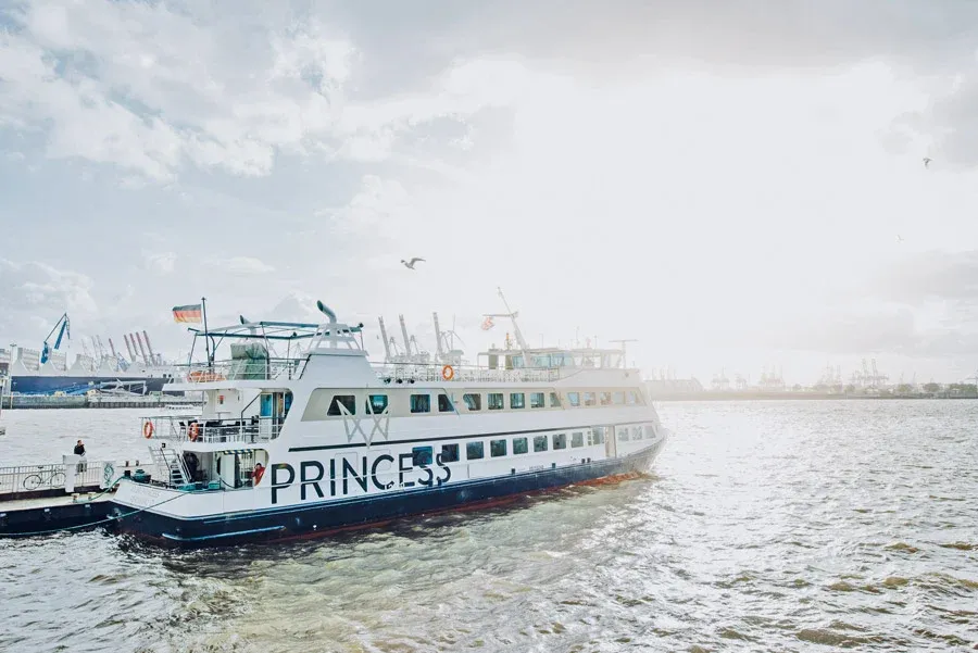 Kapitän Prüsse auf der elbmeile