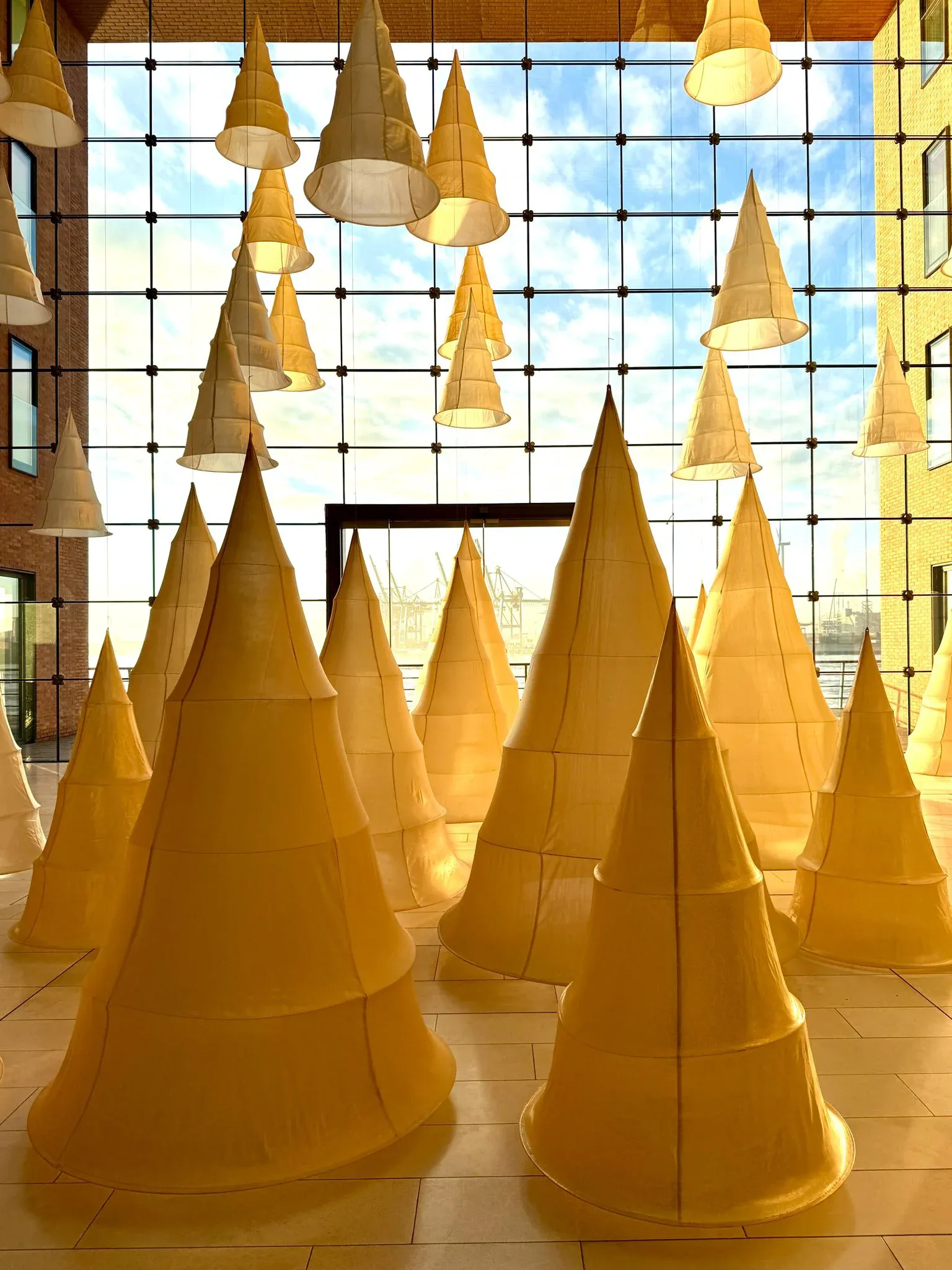 Cosmic Trees - Weihnachts Deko auf der elbmeile 