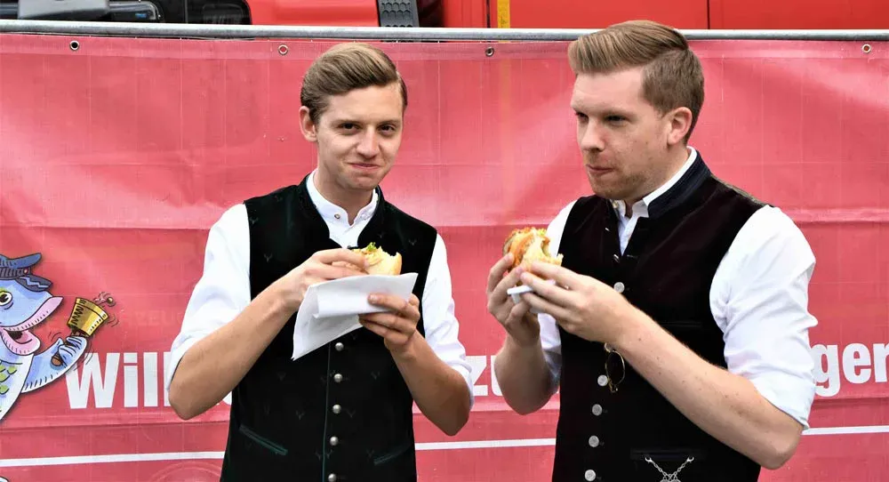 Unser Fischmarkt auf Reisen – Hamburg grüßt München mit einem Matjesbrötchen 4 Fischmarkt in München