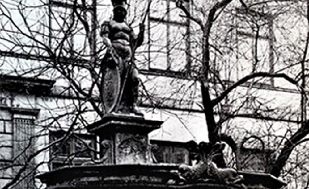 elbmeile minerva brunnen 1 8ee9e589 - Elbmeile Hamburg