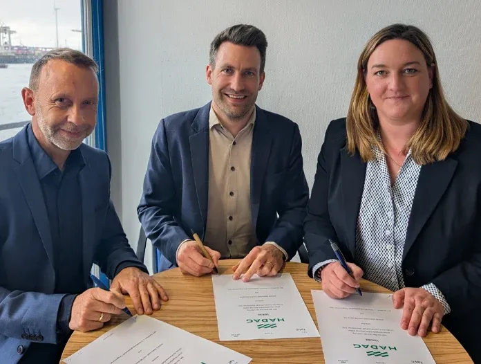 elbmeile hadag vollelektrisch aca1812c - Elbmeile Hamburg