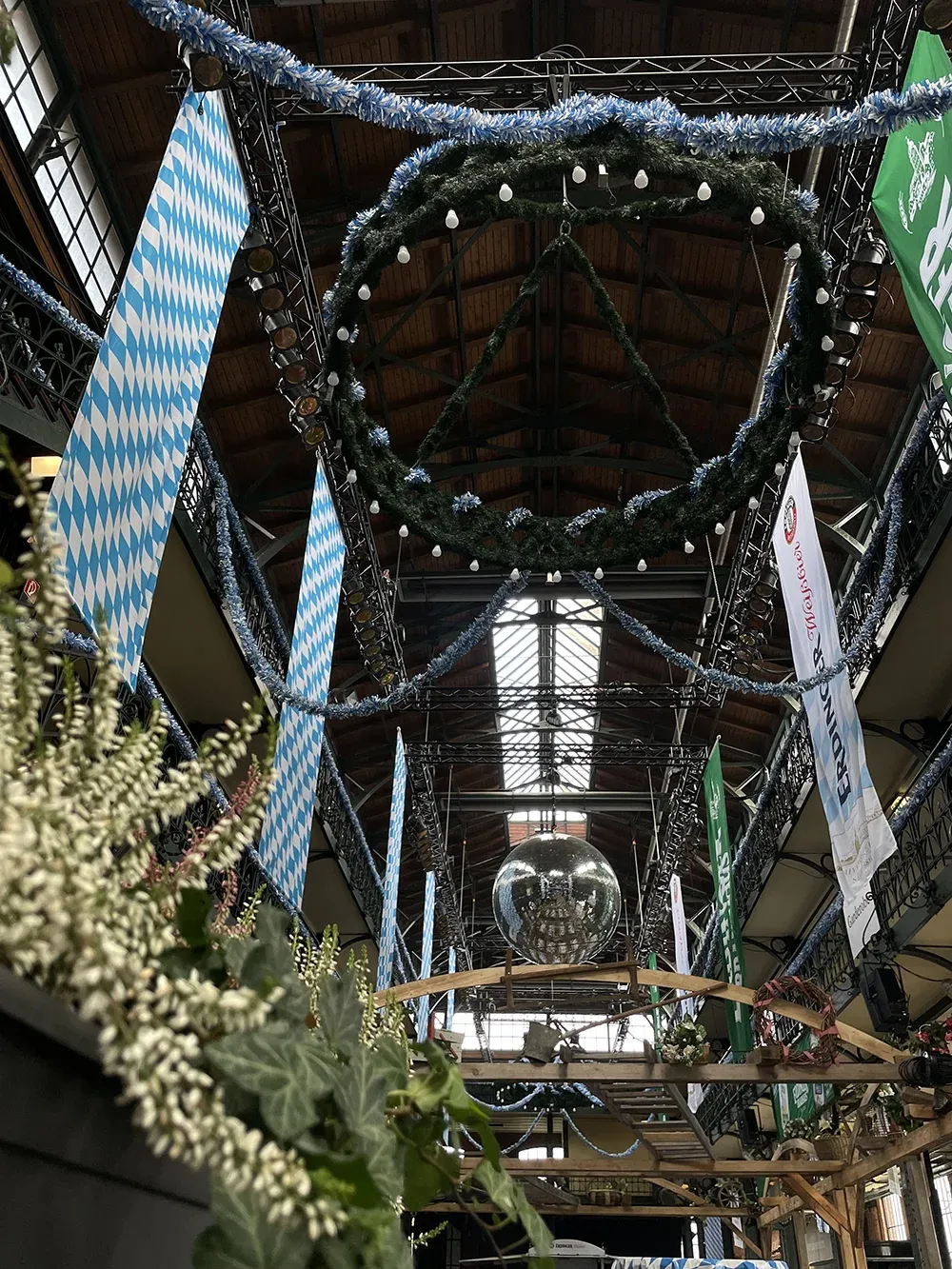 Wiesn-Gaudi auf der Elbmeile