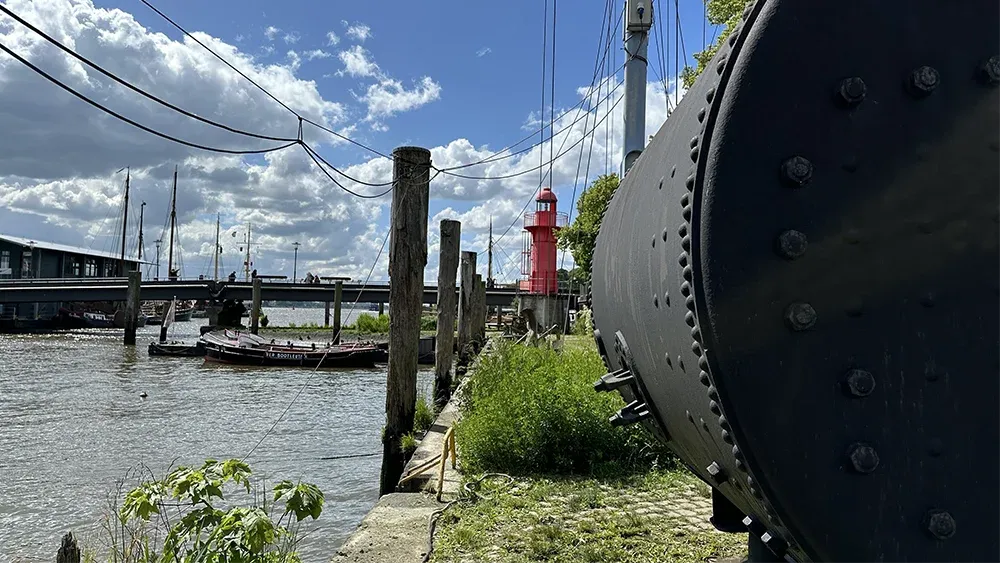Dampf, Ehre und frischer Lack: Einsatz am Museumshafen Oevelgönne 4 Der stillgelegte Kessel ist ein Zeugnis einer Epoche