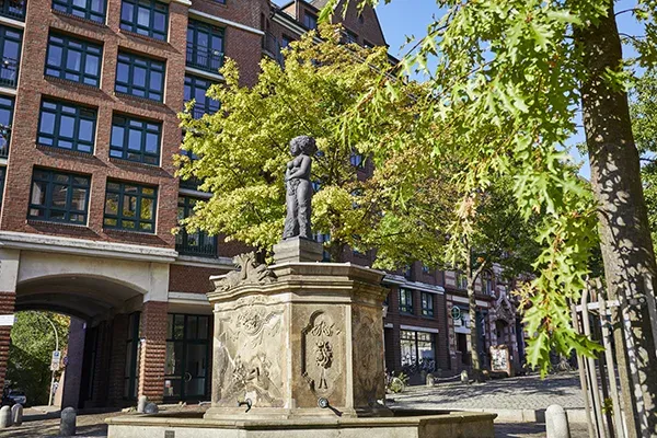 QR-Code 6 - Minerva Brunnen - Fischmarkt