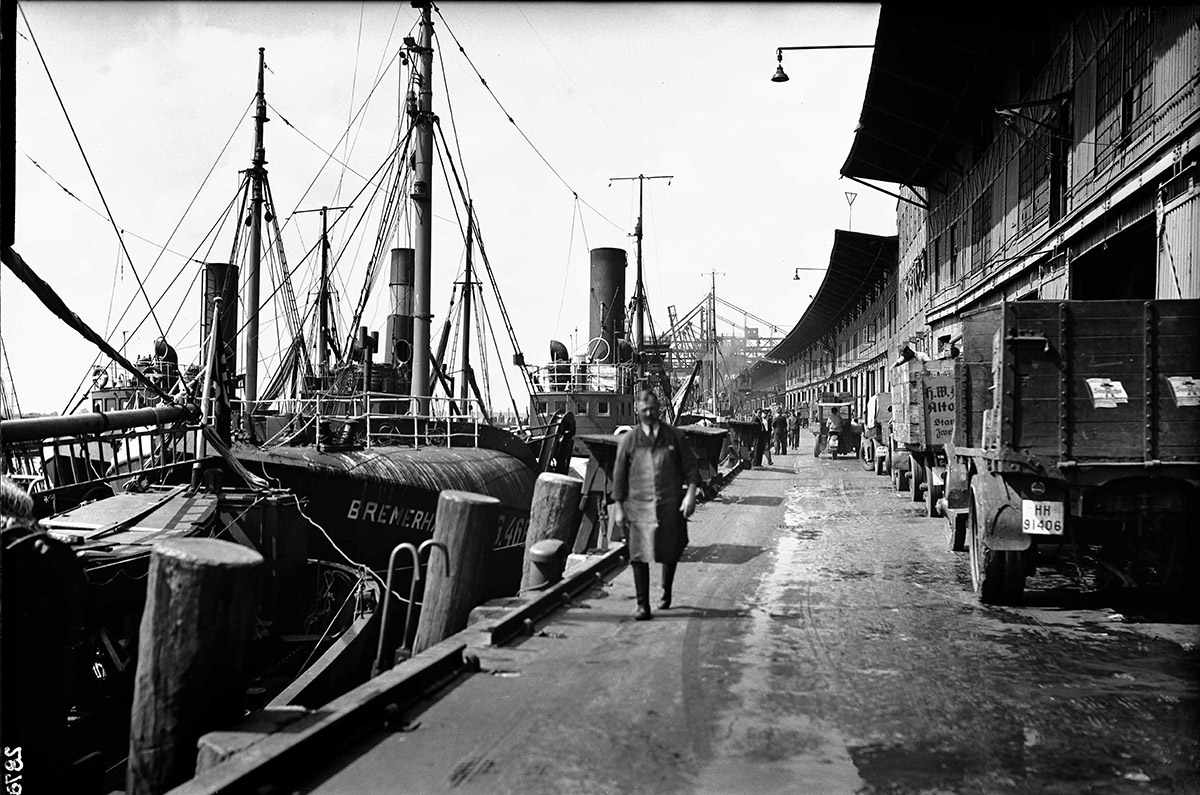 In den dreißiger Jahren setzt sich Altona als größter Standort der deutschen Fischindustrie durch, ca. 1938