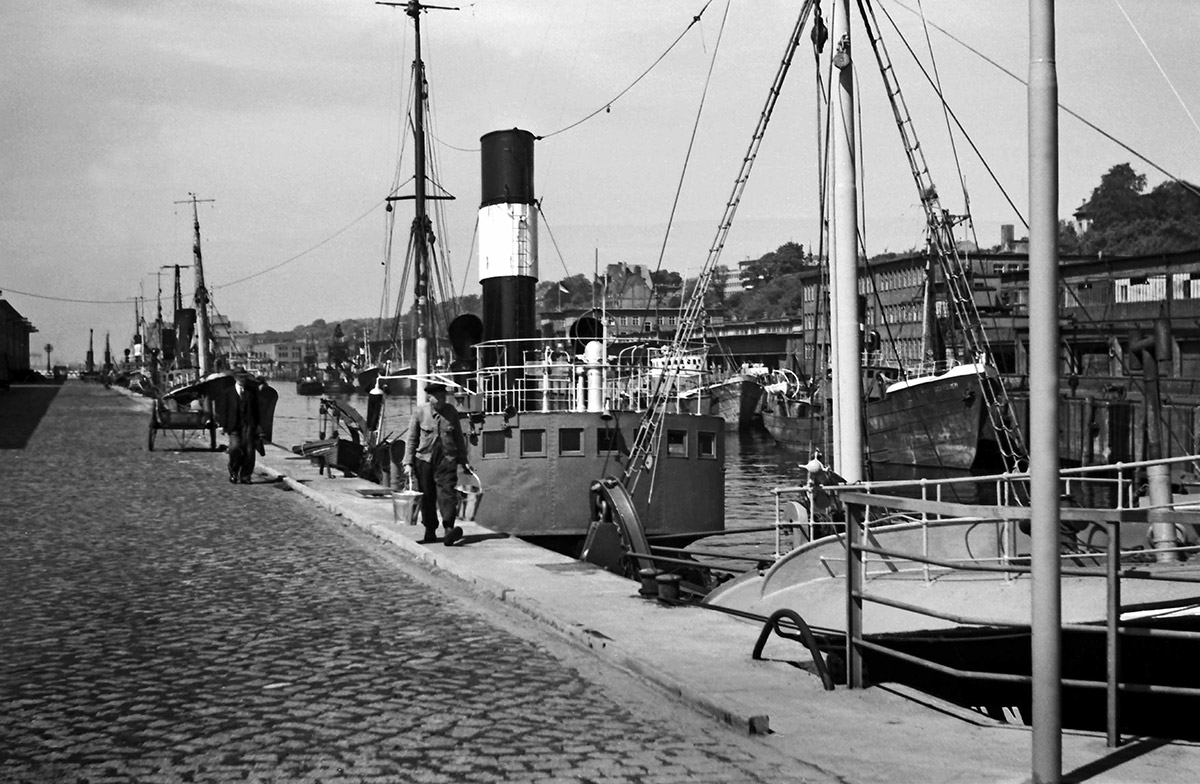 Nach schweren Kriegsschäden wurde der Fischereihafen in den fünfziger Jahren wieder aufgebaut