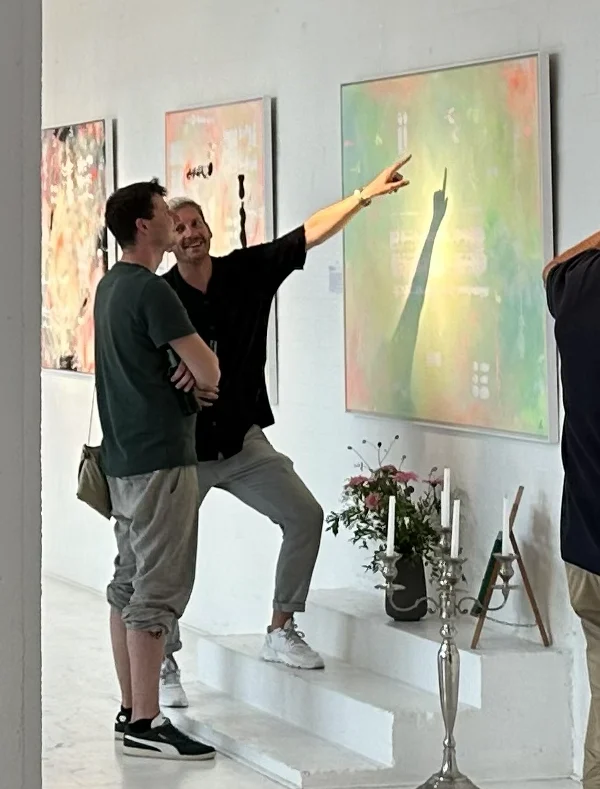 CONNECTED – Zwei Perspektiven, eine Sprache