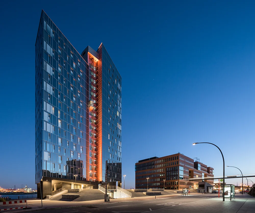 B&L Gruppe 20 B & L Gruppe am Holzhafen auf der elbmeile