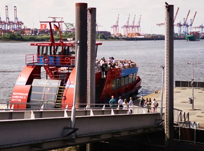 Elbmeile Hamburg - Anfahrt über die Landungsbrücken