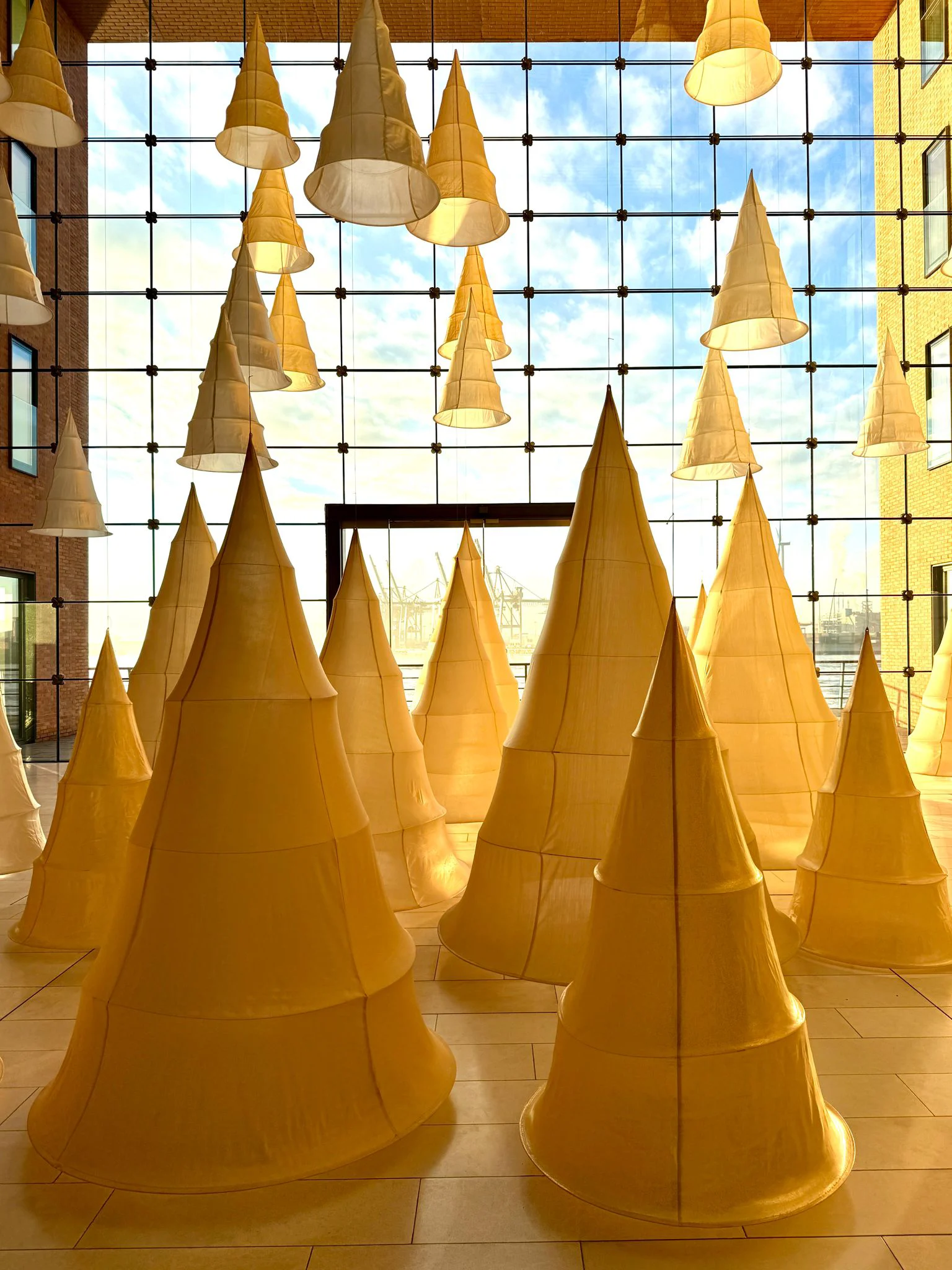 Cosmic Trees - Weihnachts Deko auf der elbmeile 