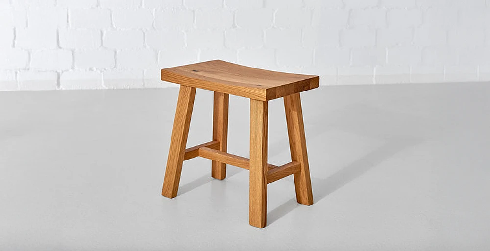 1 Design-Holzhocker von Vitamin Design