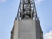 Elbkaihaus und seine Kräne - Elbmeile