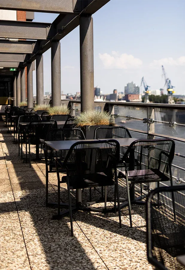GINN Hotel Terasse auf der elbmeile Hamburg