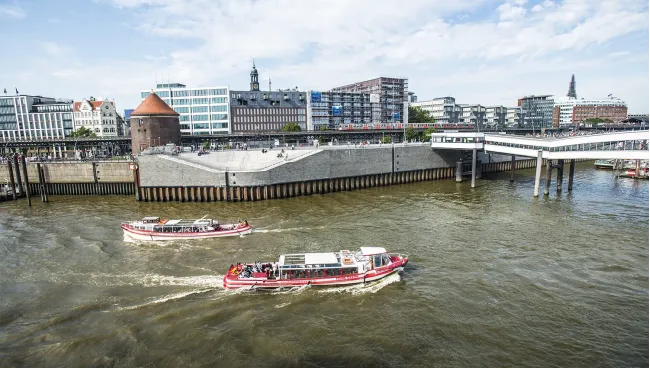 Hafenrundfahrt an der elbmeile